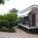 Kostas *