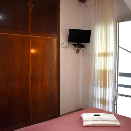 Lägenhet Kostas Agios Georgios Pagon